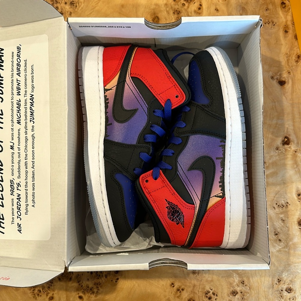 Jordan 1 Mid SS Skyline (GS) Size 4Y NIB